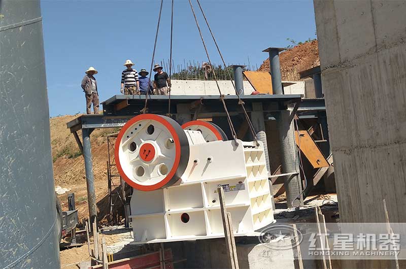 顎式破碎機(jī)現(xiàn)場 顎式破碎機(jī)現(xiàn)場