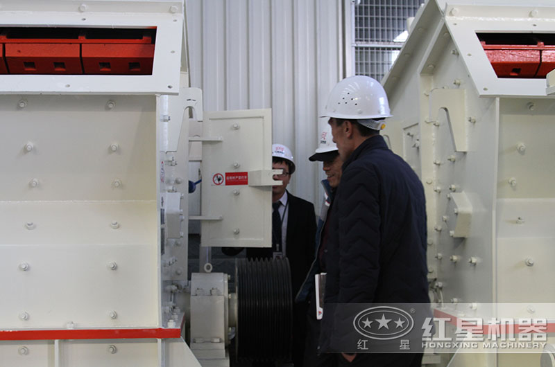 客戶來廠考察反擊破設備 客戶來廠考察反擊破設備